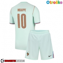 Otroške Nogometnih dresov Francija Kylian Mbappe #10 Gostujoči SP 2026 Kratki rokavi (+ hlače)